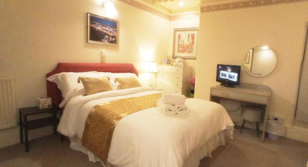 lily hotel