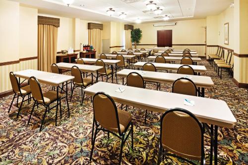 staybridge suites oak ridge by ihg