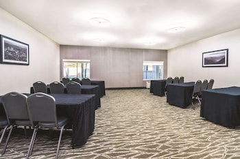 la quinta inn and suites by wyndham loudon