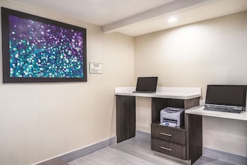 la quinta inn and suites by wyndham loudon