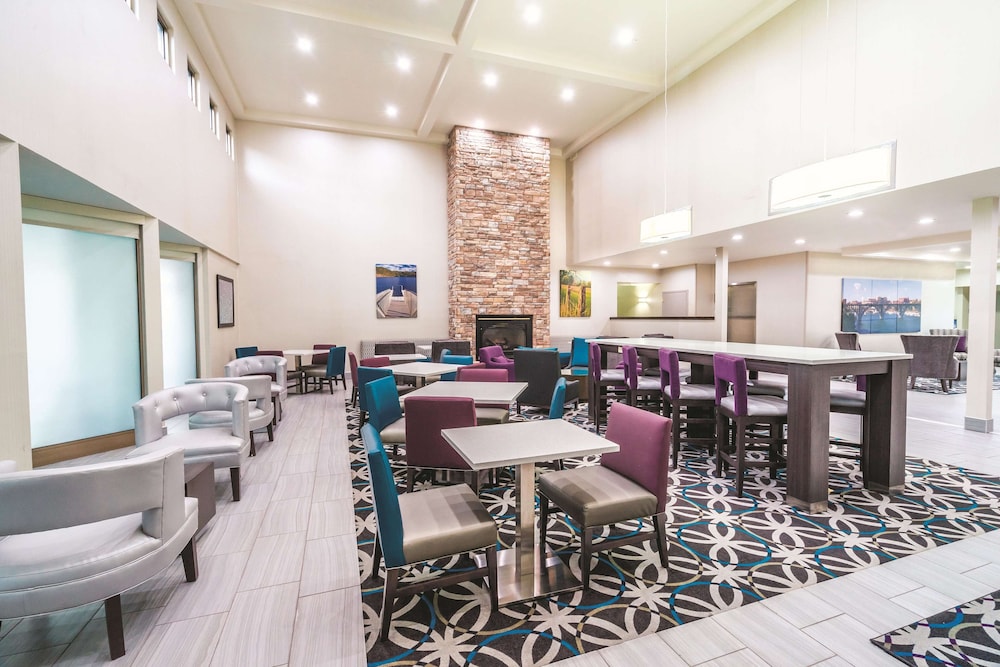 la quinta inn and suites by wyndham loudon