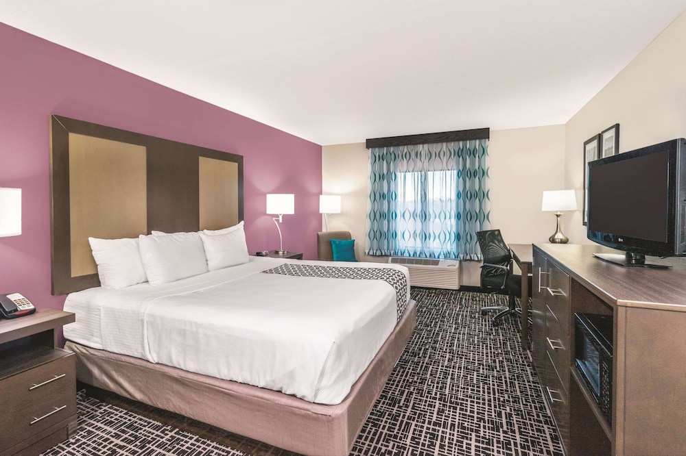 la quinta inn and suites by wyndham loudon