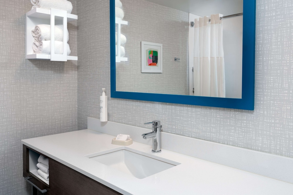 hampton inn hartford airport