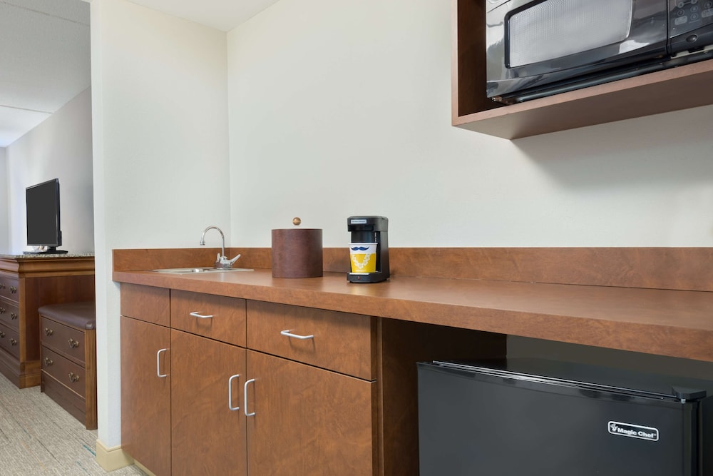 hampton inn hartford airport
