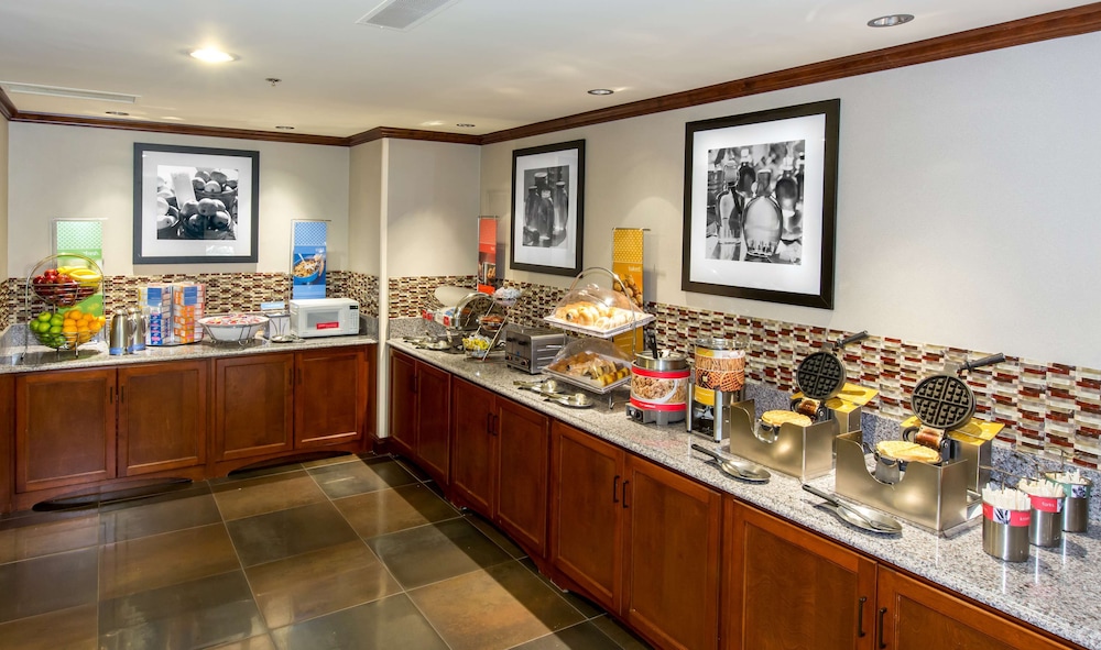 hampton inn hartford airport