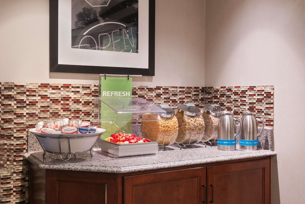hampton inn hartford airport