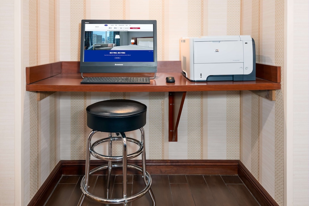 hampton inn hartford airport