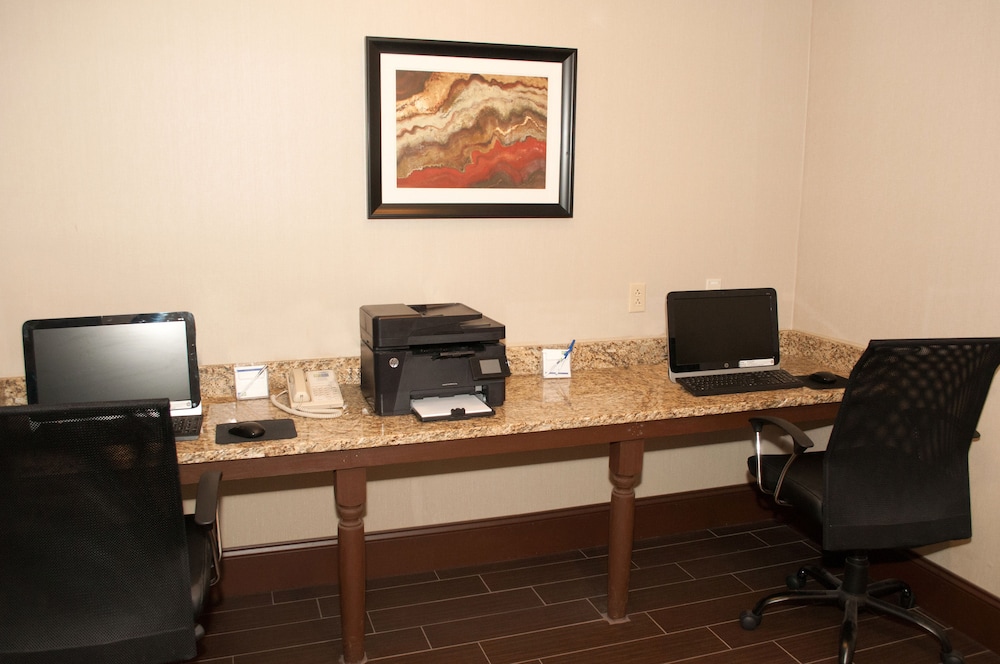 holiday inn express vernon manchester by ihg