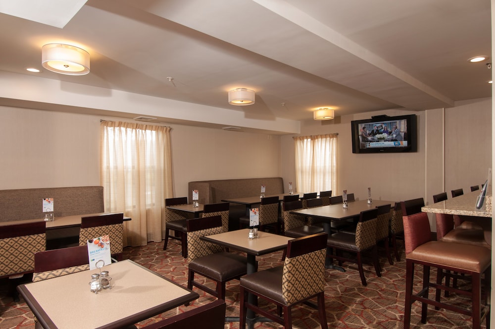 holiday inn express vernon manchester by ihg