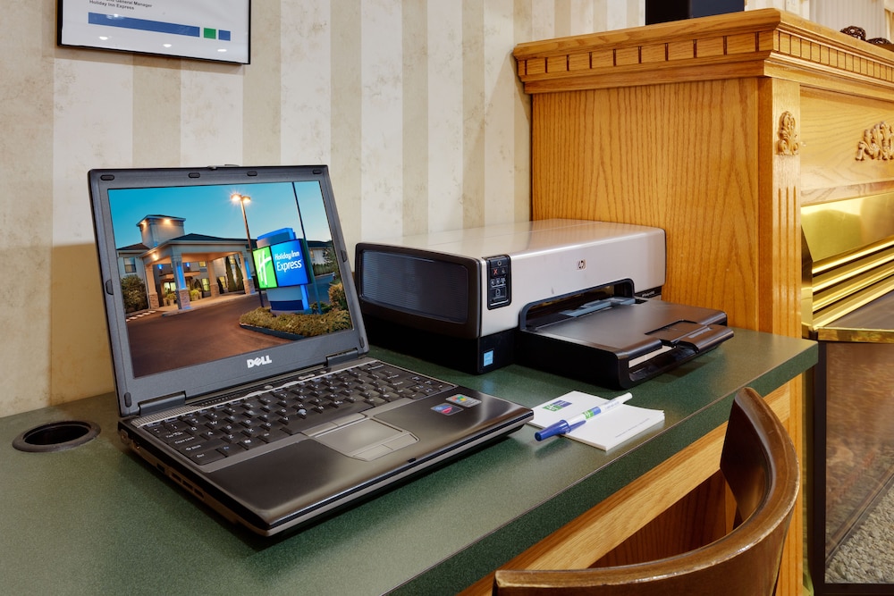 holiday inn express vernon manchester by ihg