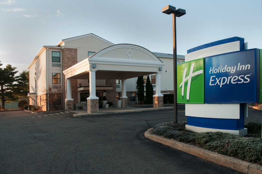 holiday inn express vernon manchester by ihg