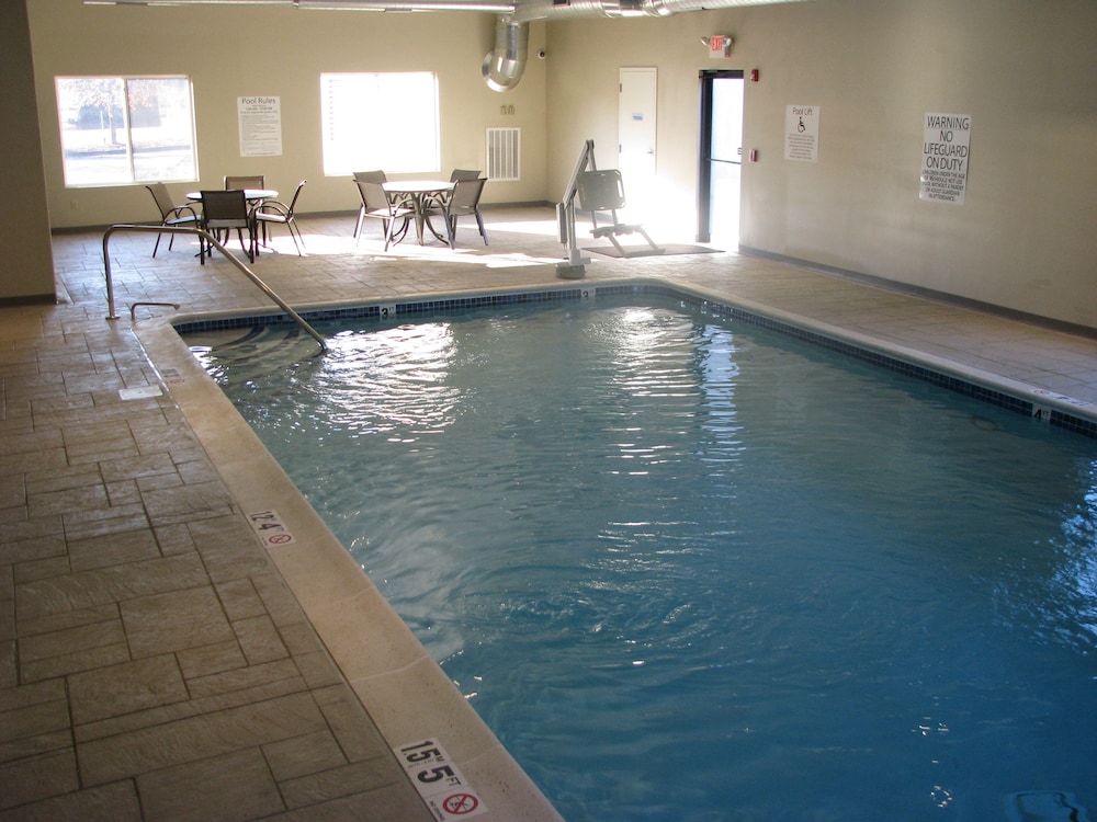 holiday inn express vernon manchester by ihg