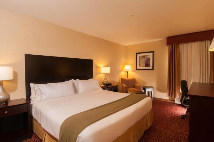 holiday inn express vernon manchester by ihg