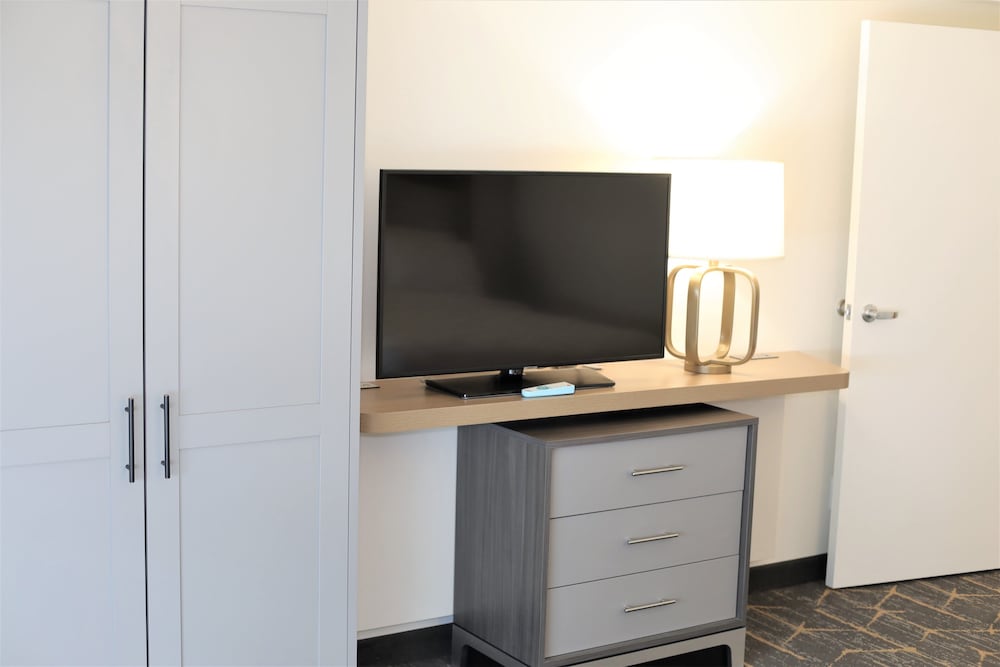 holiday inn and suites st cloud by ihg