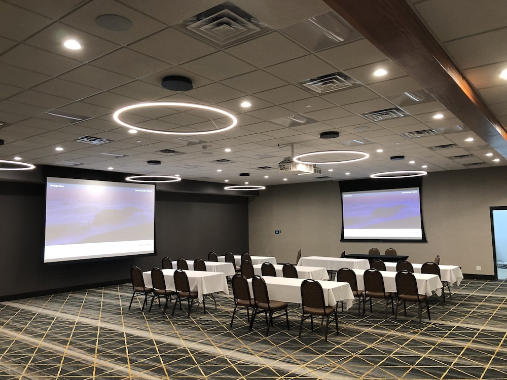 holiday inn and suites st cloud by ihg
