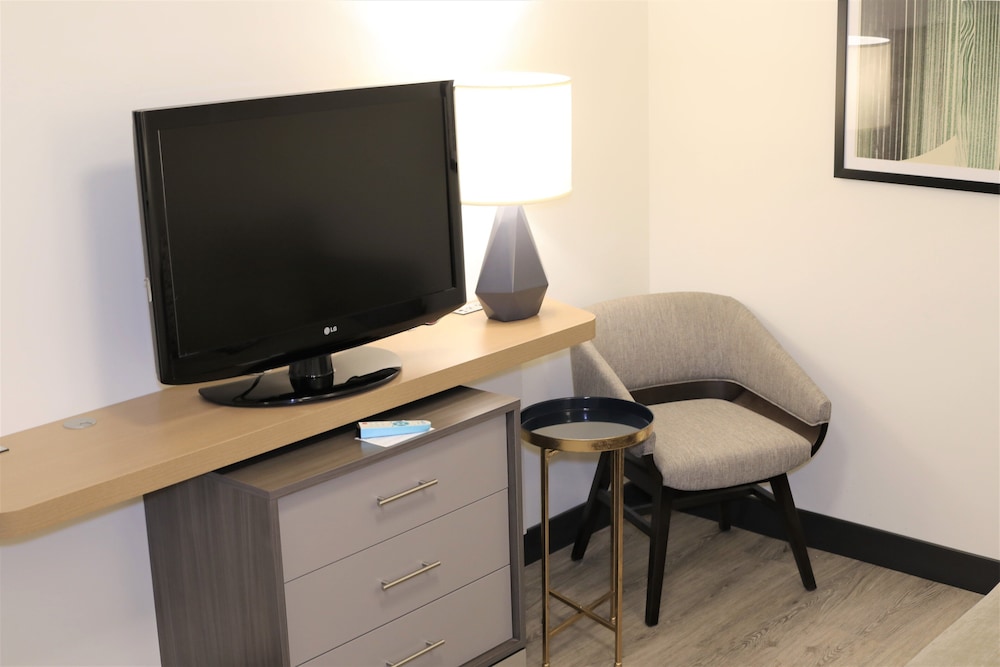 holiday inn and suites st cloud by ihg