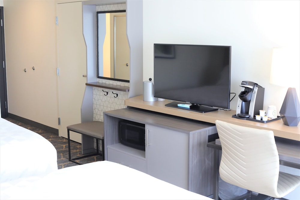 holiday inn and suites st cloud by ihg
