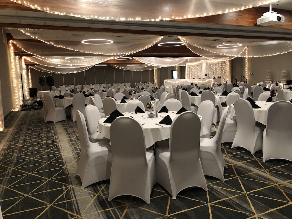 holiday inn and suites st cloud by ihg