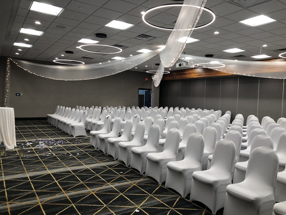 holiday inn and suites st cloud by ihg