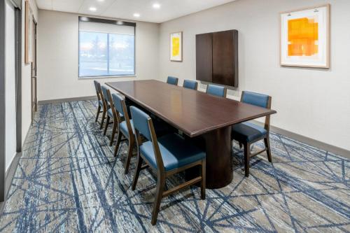 holiday inn express hotel and suites cheyenne by ihg