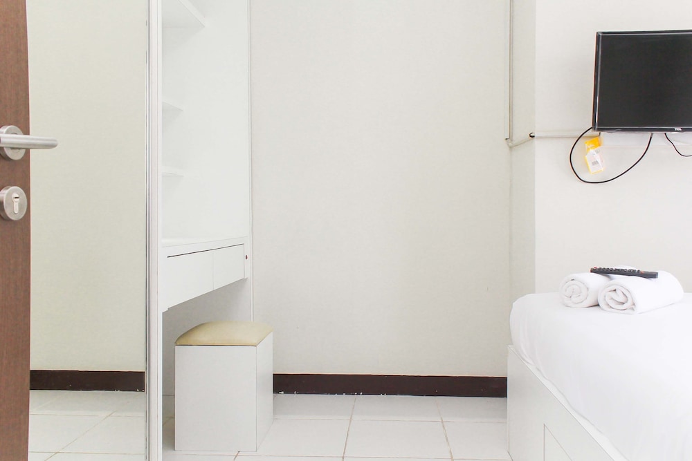 comfortable and cozy living 2br at lagoon apartment