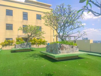 comfortable and cozy living 2br at lagoon apartment