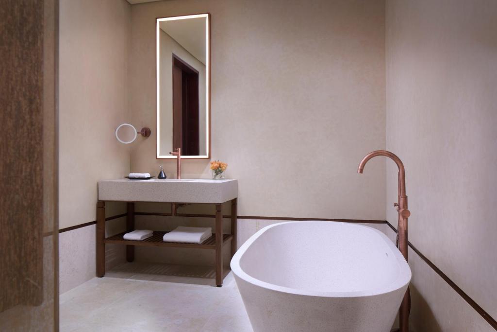 banyan tree alula