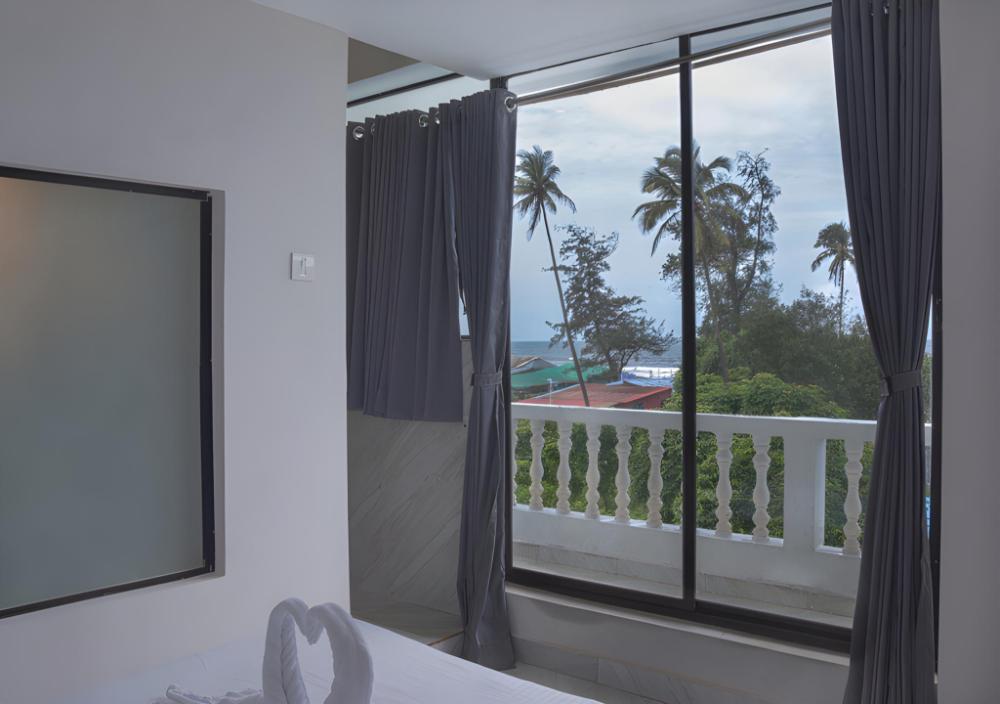 sandbanks beach resort