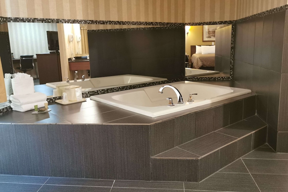 rodeway inn and suites