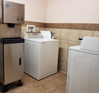 Rodeway Inn & Suites,British Columbia>>Kamloops,2 star
