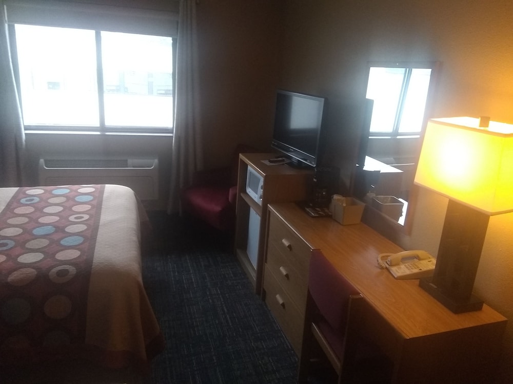 super 8 by wyndham baxter brainerd area