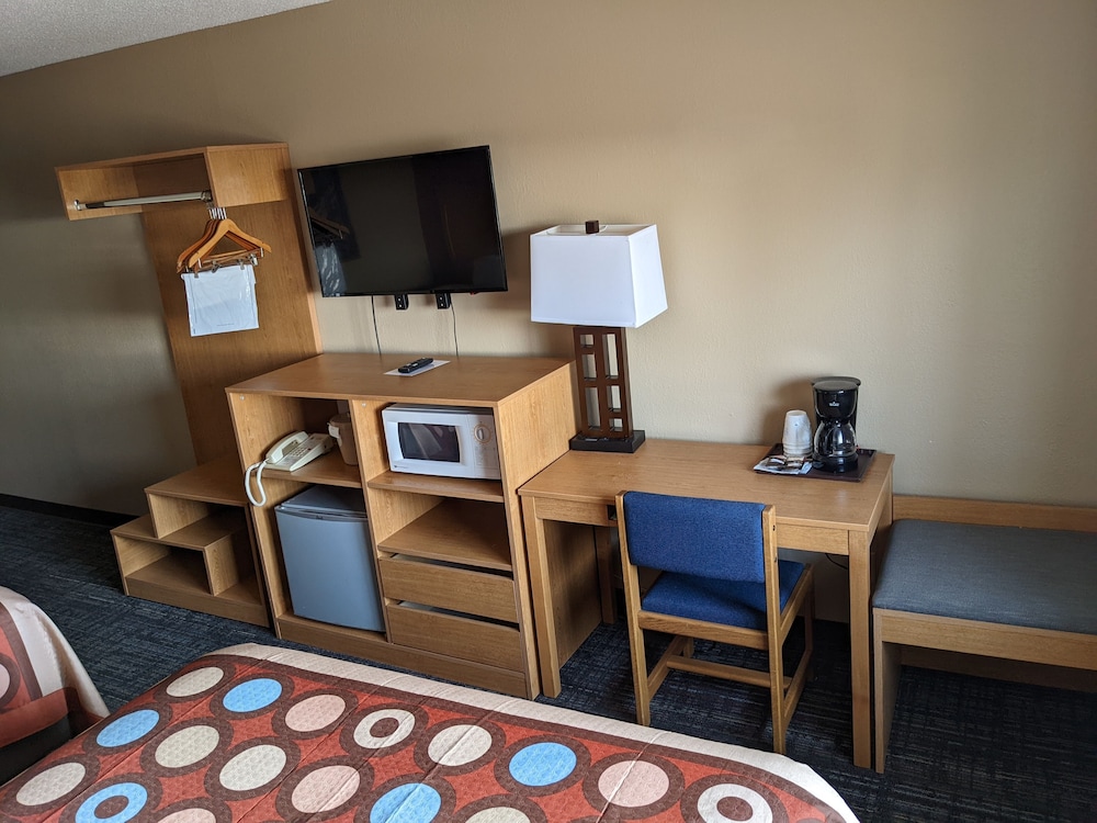 super 8 by wyndham baxter brainerd area