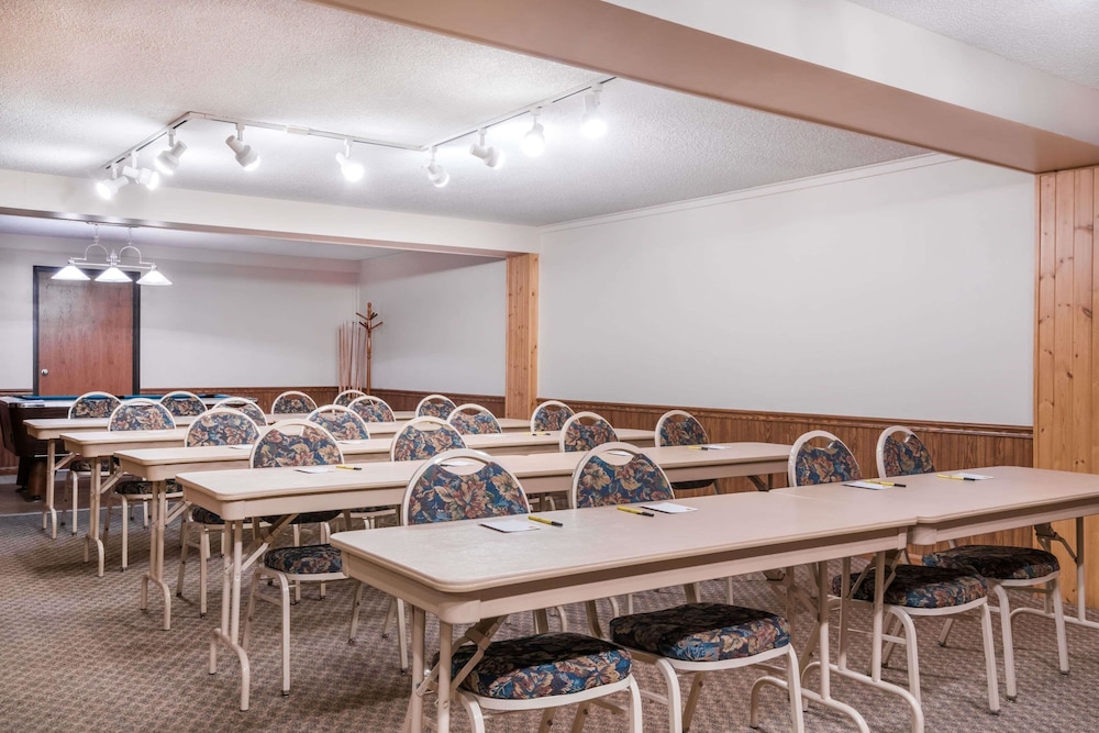 super 8 by wyndham baxter brainerd area