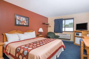 super 8 by wyndham baxter brainerd area