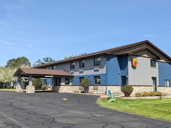 super 8 by wyndham baxter brainerd area