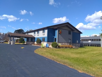 super 8 by wyndham baxter brainerd area