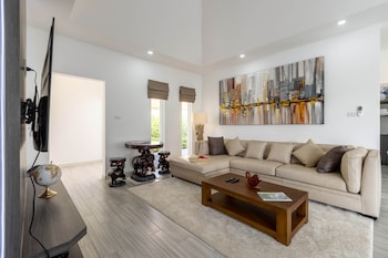 modern 3 bedroom pool villa ms24