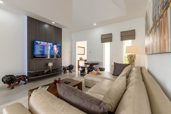 modern 3 bedroom pool villa ms24