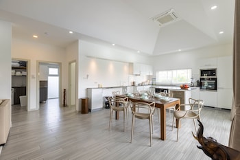 modern 3 bedroom pool villa ms24