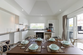 modern 3 bedroom pool villa ms24
