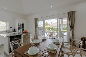 modern 3 bedroom pool villa ms24