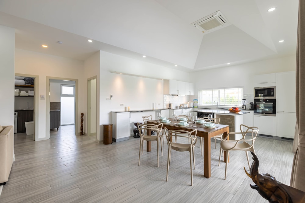 modern 3 bedroom pool villa ms24