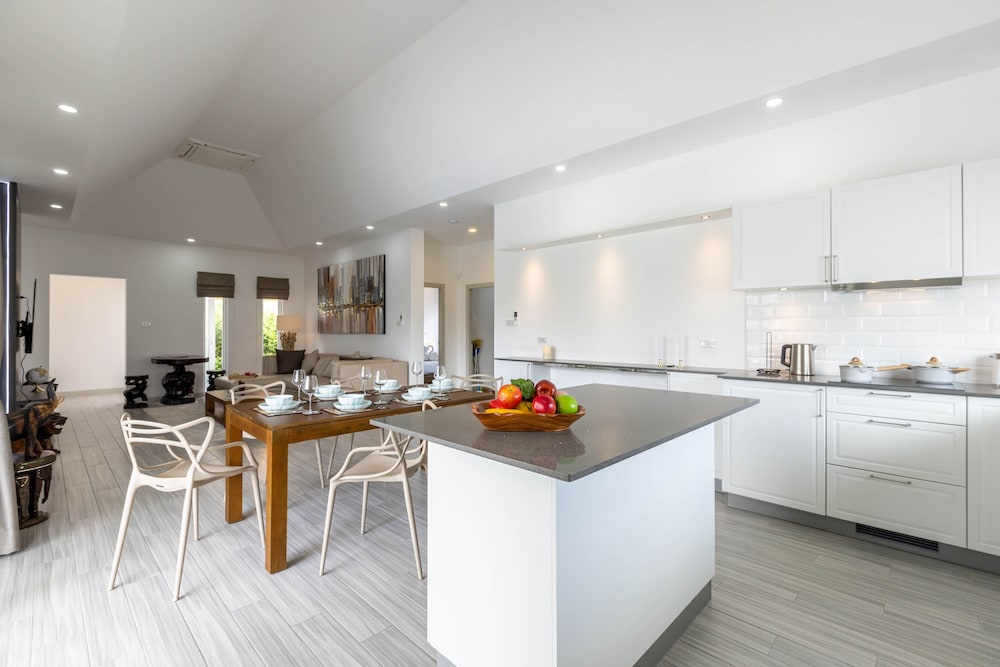 modern 3 bedroom pool villa ms24