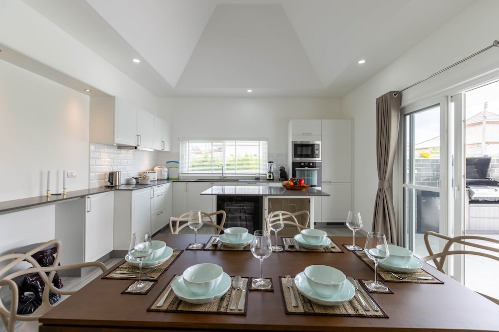 modern 3 bedroom pool villa ms24