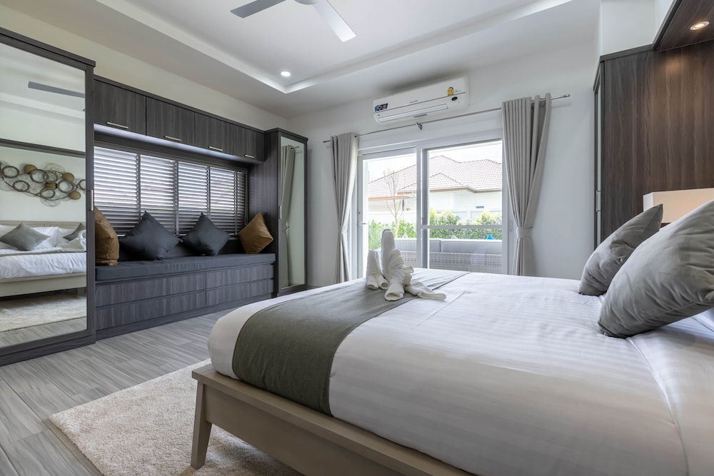 modern 3 bedroom pool villa ms24