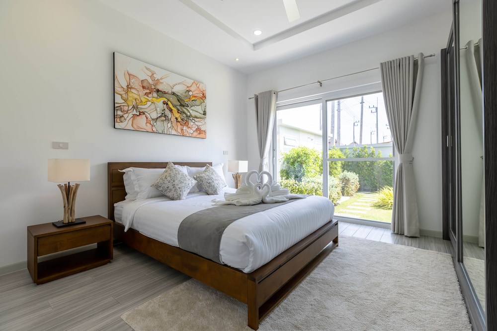 modern 3 bedroom pool villa ms24