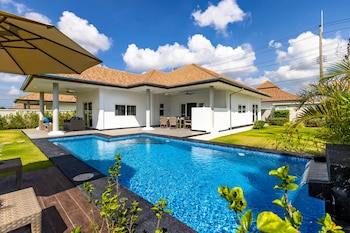 modern 3 bedroom pool villa ms24