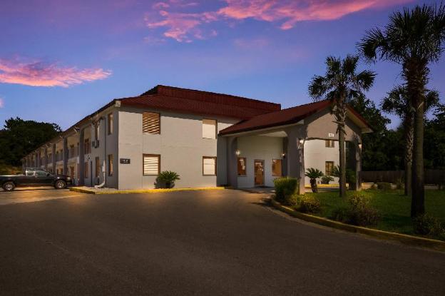 red roof inn crestview