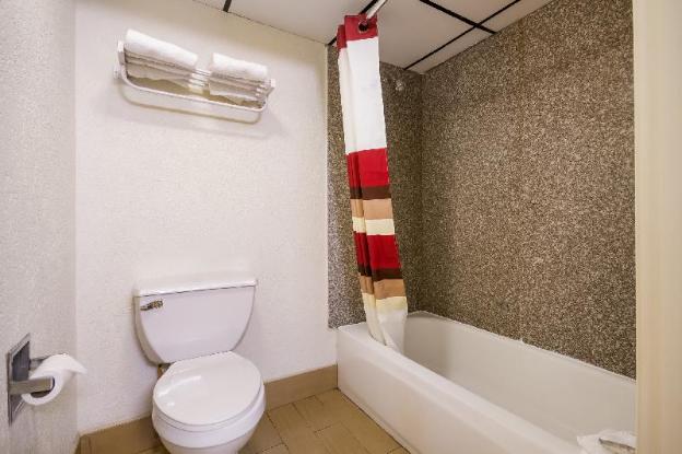 red roof inn crestview