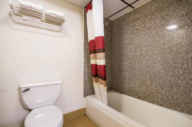 red roof inn crestview